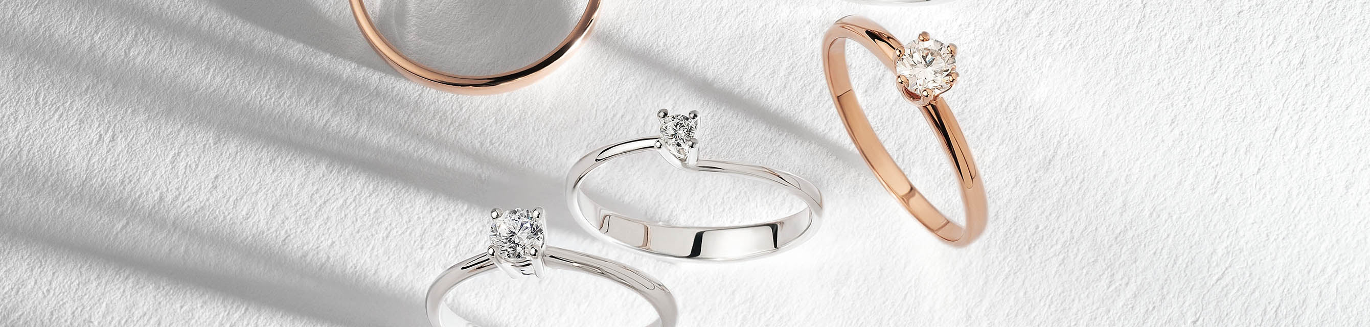 Platinum vs Gold Settings: Does Metal Choice Affect Diamond Jewellery Resale Value?