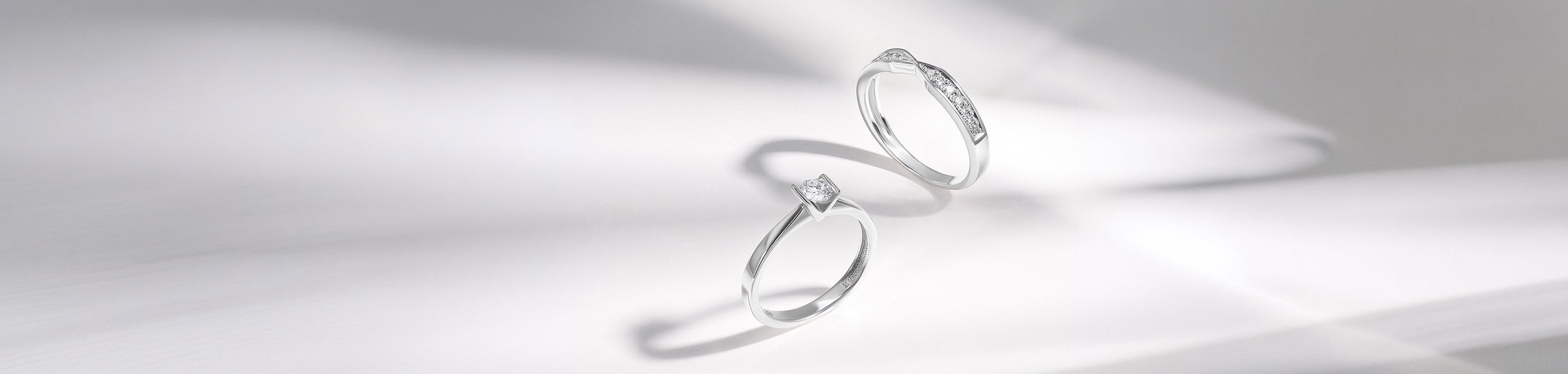 Selling Diamond Solitaire Rings vs Multi-Stone Rings: What Affects Resale Value More