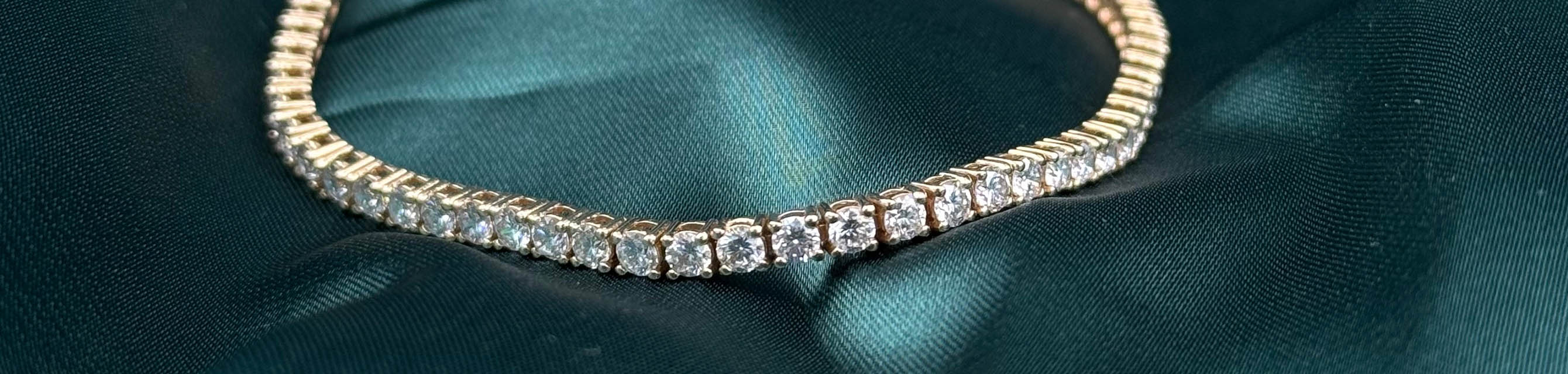 Selling Diamond Tennis Bracelets: What Buyers Evaluate Beyond Individual Stone Quality