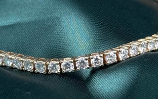 Selling Diamond Tennis Bracelets: What Buyers Evaluate Beyond Individual Stone Quality